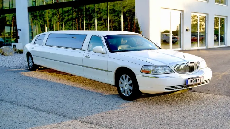 White Majesty Limousine mieten Wien – elegante weiße Limousine für Hochzeiten